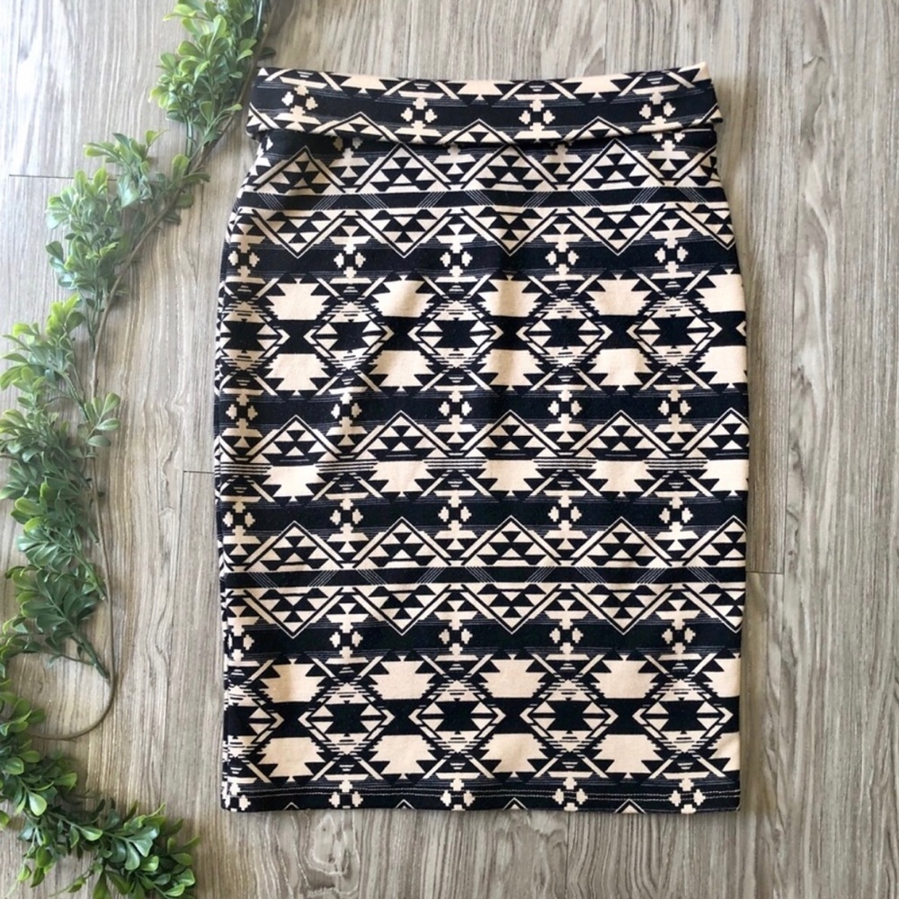 LuLaRoe Pencil Skirt Black and Cream Pattern XS